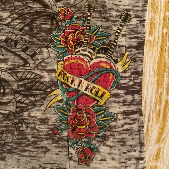 Rock n out fun top! - Picture 4 of 6